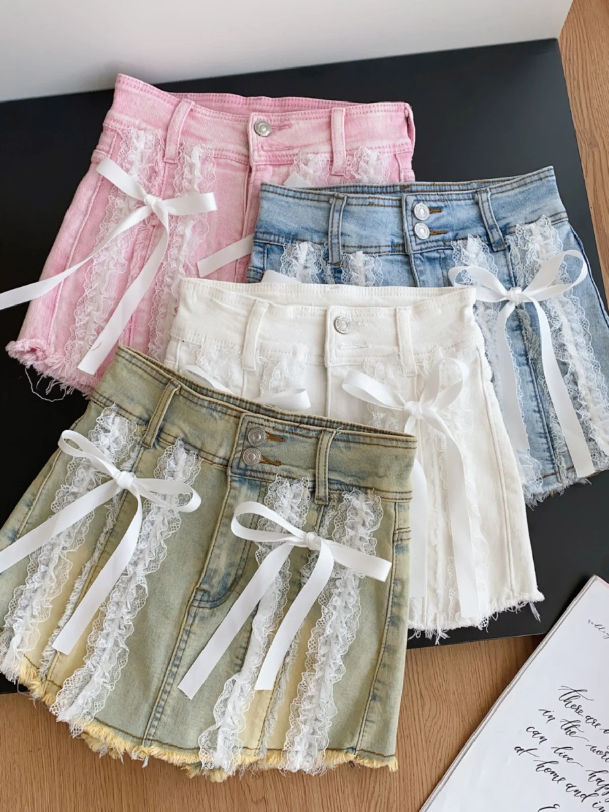 Slimming High Waist Denim Skirt with Bow Design And Frayed Hemline for Young Women Spring Autumn Winter Seasonal Wear
Slimming High Waist Denim Skirt with Bow Design And Frayed Hemline for Young Women Spring Autumn Winter Seasonal Wear