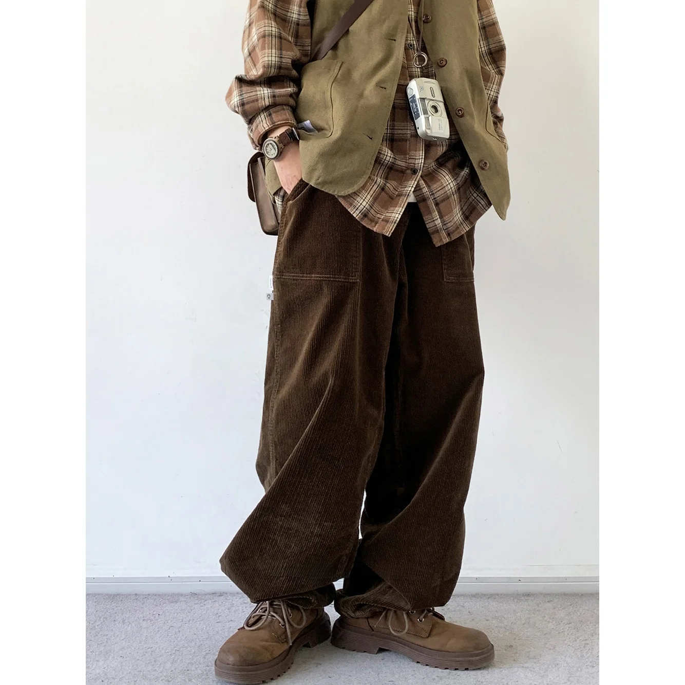 Retro Corduroy Loose Fit Men's Casual Pants Autumn Winter Straight Leg Trousers with kets Workwear Long Trousers
Retro Corduroy Loose Fit Men's Casual Pants Autumn Winter Straight Leg Trousers with kets Workwear Long Trousers