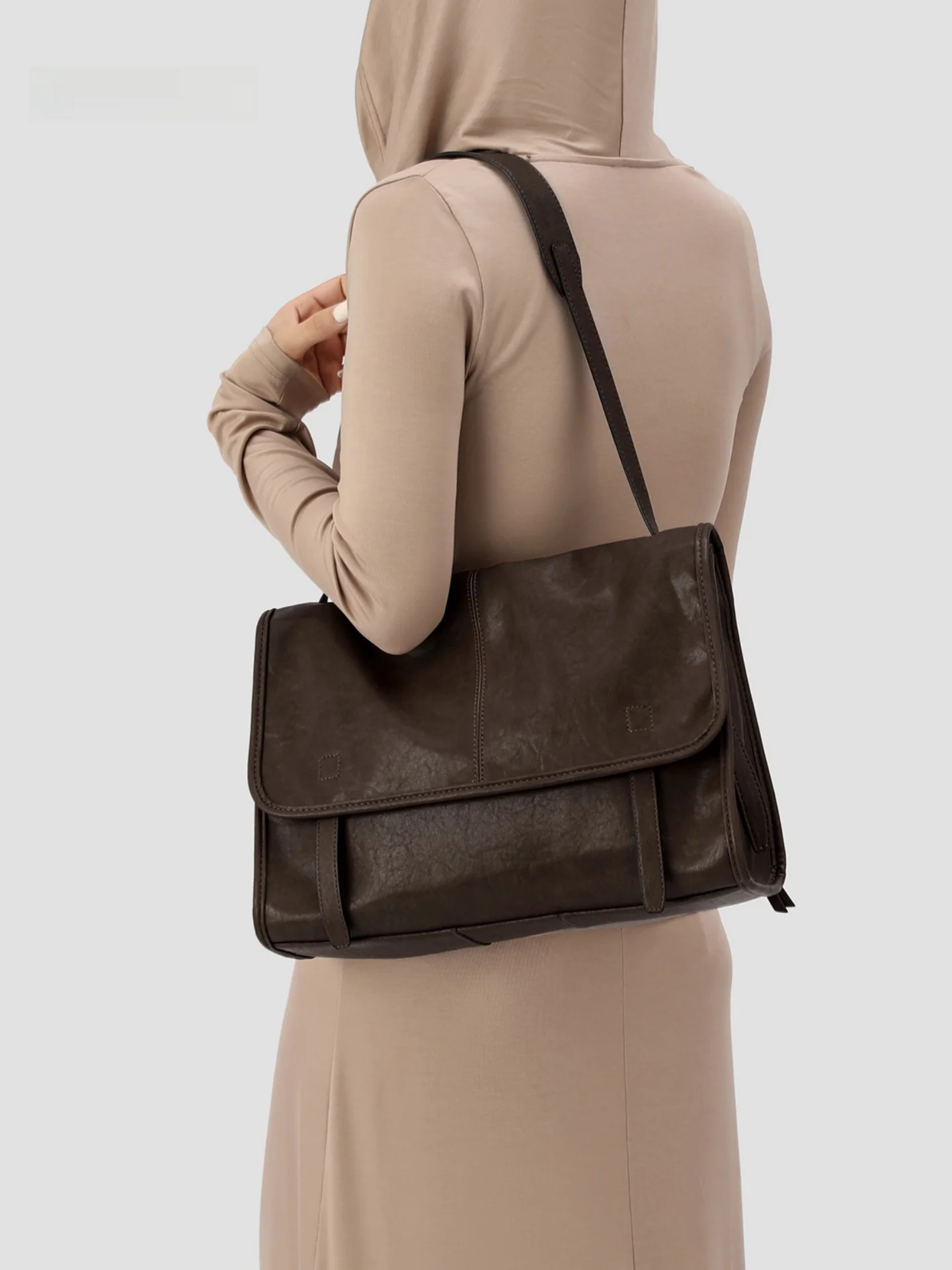 Сумка-мессенджер URZAR из овечьей кожи, большая вместительная сумка для почтовых отправлений, женская повседневная сумка через плечо в стиле ретро
Сумка-мессенджер URZAR из овечьей кожи, большая вместительная сумка для почтовых отправлений, женская повседневная сумка через плечо в стиле ретро