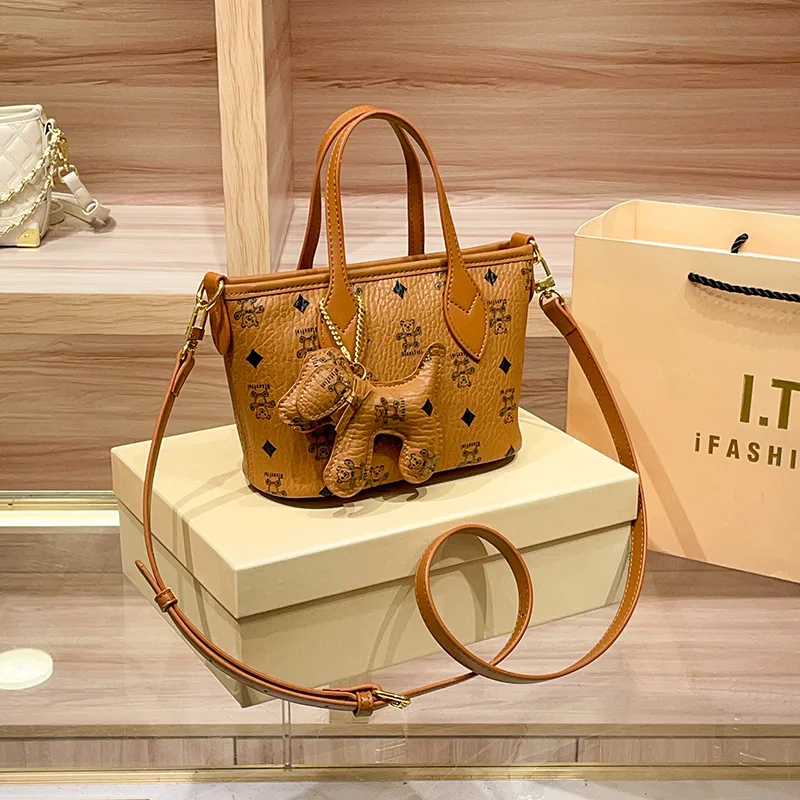 Дизайнерская винтажная сумка для подгузников, женская роскошная сумка через плечо, высококачественная сумка-тоут из кожи, минималистичная, элегантная, вместительная.
Дизайнерская винтажная сумка для подгузников, женская роскошная сумка через плечо, высококачественная сумка-тоут из кожи, минималистичная, элегантная, вместительная.