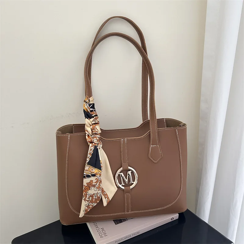 Retro High Quality Solid Color PU Leather Women's Shoulder Bags Silk Scarf Decoration Female Handbag Versatile Ladies Tote Bag
Retro High Quality Solid Color PU Leather Women's Shoulder Bags Silk Scarf Decoration Female Handbag Versatile Ladies Tote Bag