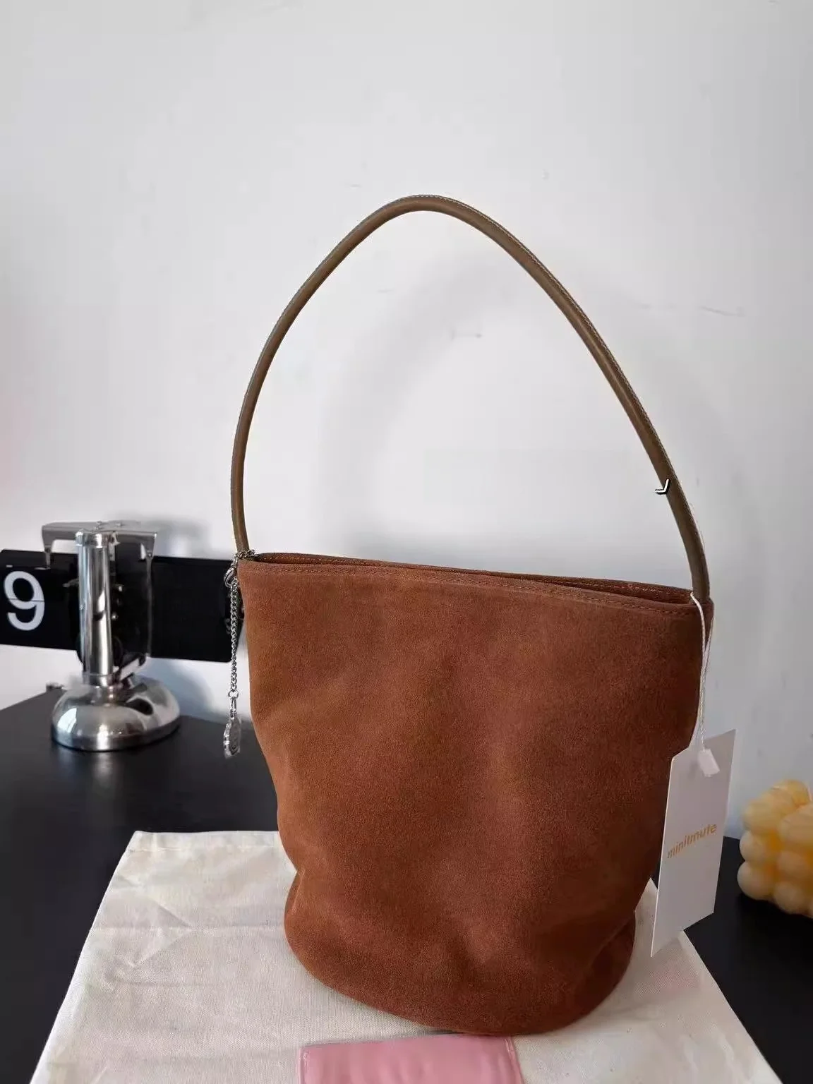 2024 New Suede Buet Bag Women's Commuter Handbag Underarm Bag Handbag Korean Sle Splicing Design Daily Use Bag
2024 New Suede Buet Bag Women's Commuter Handbag Underarm Bag Handbag Korean Sle Splicing Design Daily Use Bag