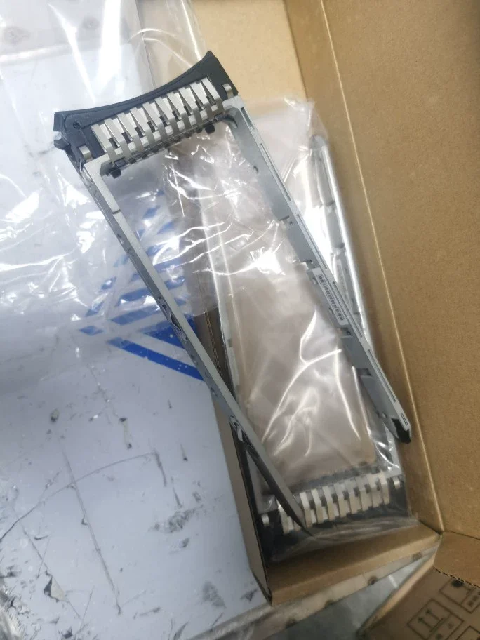 Кронштейн caddy для жесткого диска 2,5 дюйма для IBM 46W2107 45W8687 46W3869 45W9602 45W7731 00Y2430 V3700 V3500 V5000 DS8000
Кронштейн caddy для жесткого диска 2,5 дюйма для IBM 46W2107 45W8687 46W3869 45W9602 45W7731 00Y2430 V3700 V3500 V5000 DS8000