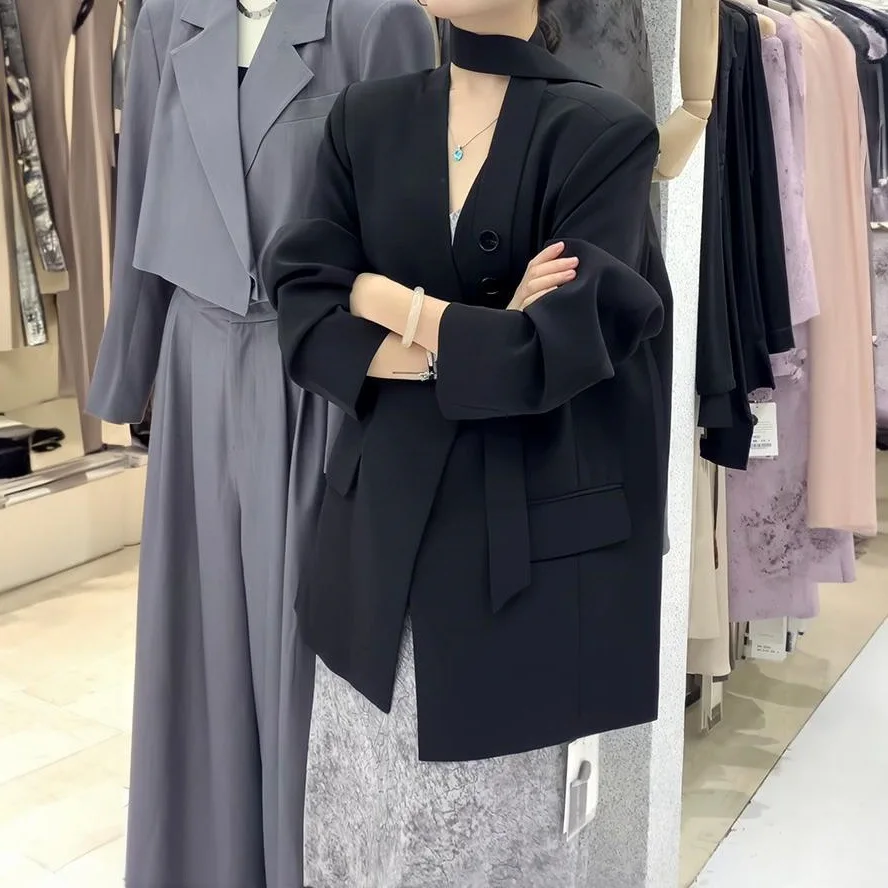 2026 New Spring Women's Black Blazer Elegant V Neck Loose Fit Slim Coat With Streamer Trendy All Match Luxury Style Outerwear
2026 New Spring Women's Black Blazer Elegant V Neck Loose Fit Slim Coat With Streamer Trendy All Match Luxury Style Outerwear