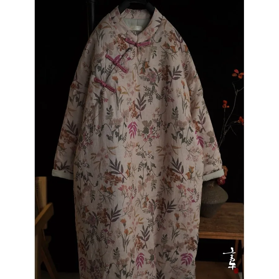 Ретро конопляный принт с боковой пуговицей, длинное хлопковое джинсовое зимнее китайское теплое женское свободное пальто в стиле дзен
Ретро конопляный принт с боковой пуговицей, длинное хлопковое джинсовое зимнее китайское теплое женское свободное пальто в стиле дзен