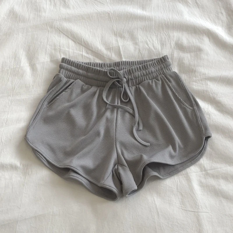 Women's Shorts Summer Ice Silk Wide Leg Shorts Thin Draping Petite Casual Sports Pants Loose Plus Size Daily Street Outerwear
Women's Shorts Summer Ice Silk Wide Leg Shorts Thin Draping Petite Casual Sports Pants Loose Plus Size Daily Street Outerwear