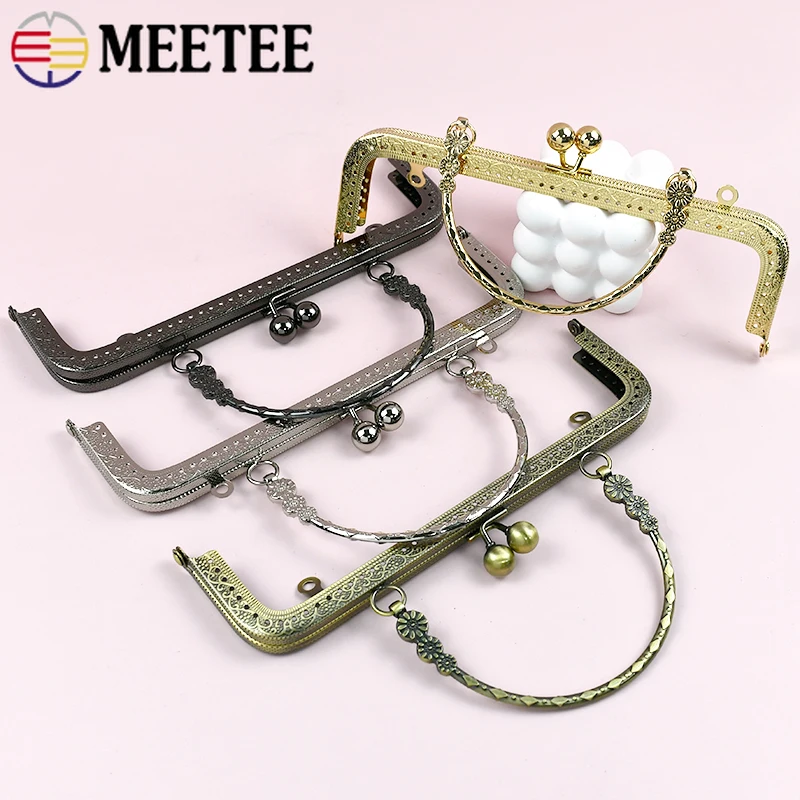 1/2Pcs Meetee 20.5cm Vintage Embossed Metal Frame Women Handbag Handle Purse Kiss Clasp Clutch Lock Buckle Hardware Accessories
1/2Pcs Meetee 20.5cm Vintage Embossed Metal Frame Women Handbag Handle Purse Kiss Clasp Clutch Lock Buckle Hardware Accessories