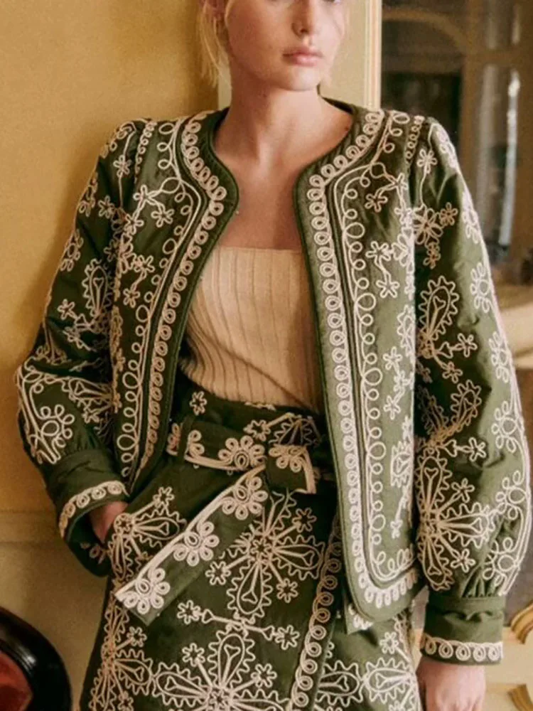 Embroidery Woman Floarl Print Jacket Vintage 2024 Autumn Winter Fashion Female ladies Retro National style Tops girls Outwear
Embroidery Woman Floarl Print Jacket Vintage 2024 Autumn Winter Fashion Female ladies Retro National style Tops girls Outwear