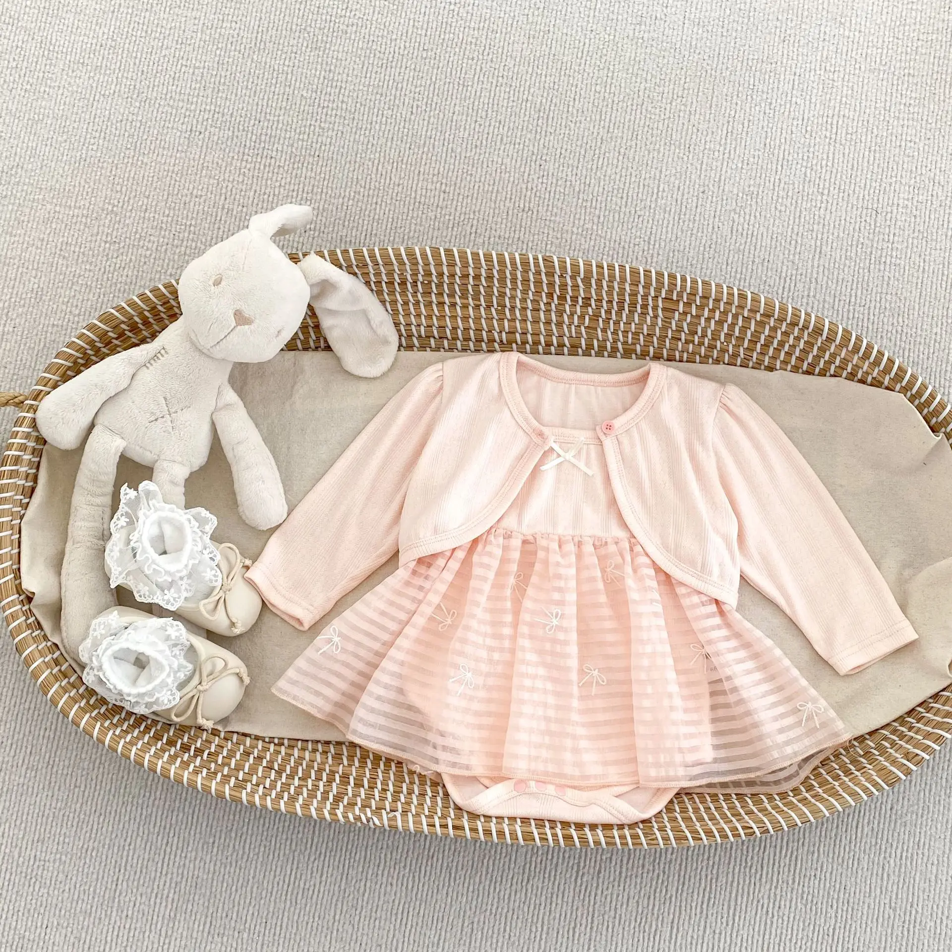 Одежда для новорожденных девочек 0-24 месяцев, хлопковый милый комбинезон, элегантный весенний боди с длинными рукавами в стиле принцессы
Одежда для новорожденных девочек 0-24 месяцев, хлопковый милый комбинезон, элегантный весенний боди с длинными рукавами в стиле принцессы