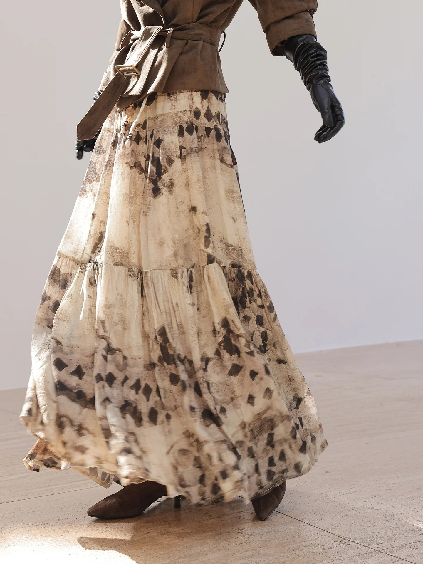 JWUNIQUE Water Ink Diffusion Vintage Loose Atmosphere Sense Large Swing Half Skirt Women's mid Waist A-Line Skirt
JWUNIQUE Water Ink Diffusion Vintage Loose Atmosphere Sense Large Swing Half Skirt Women's mid Waist A-Line Skirt