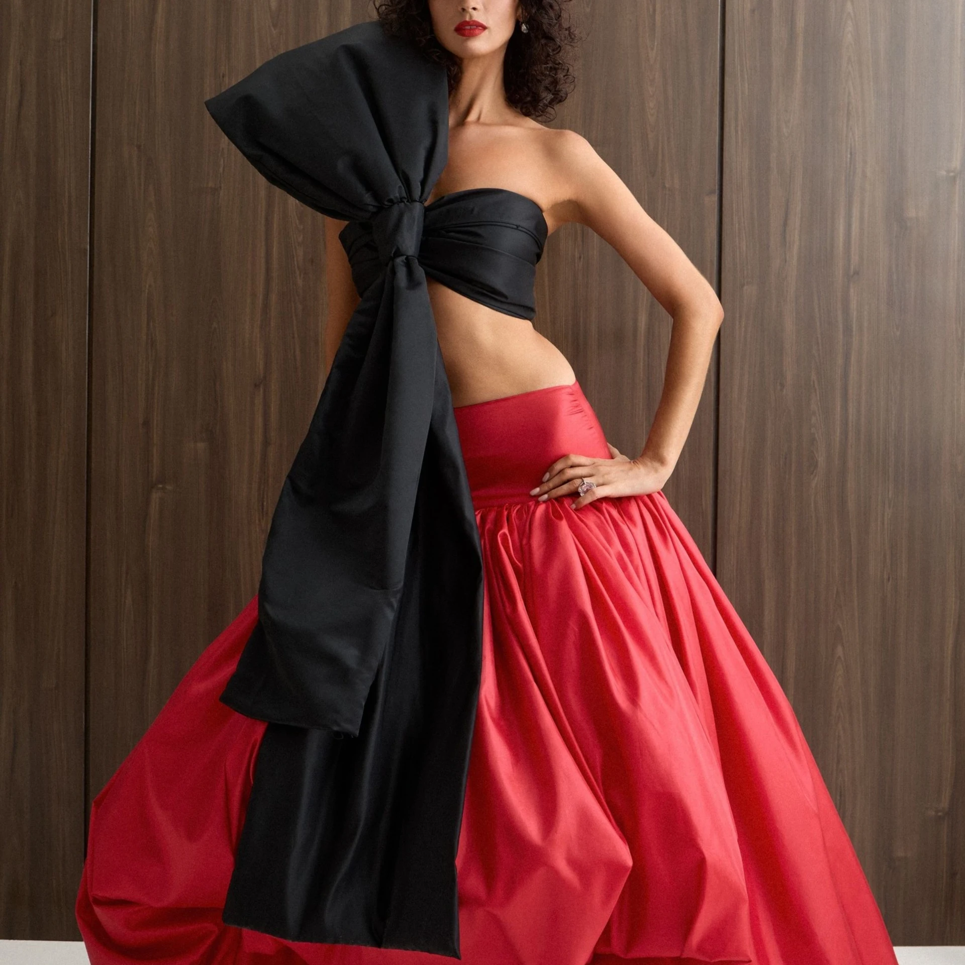 Luxury Cherry Red Satin Ballgown Skirt Black Bow Detail High Waist Long Formal Skirt Elegant Oversized Draped Evening Skirts
Luxury Cherry Red Satin Ballgown Skirt Black Bow Detail High Waist Long Formal Skirt Elegant Oversized Draped Evening Skirts