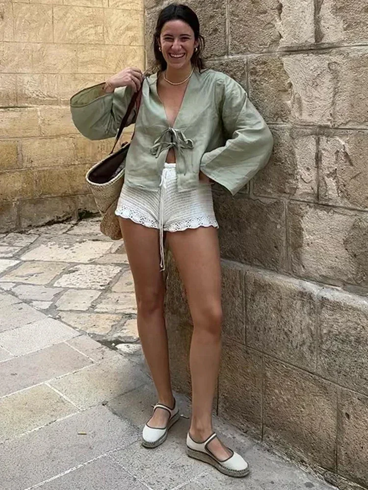 Fashion V-neck Lace Up Shirts Women 2025 Spring New Casual Long Sleeve Blouse For Female Solid Elegant Street Lady Tops
Fashion V-neck Lace Up Shirts Women 2025 Spring New Casual Long Sleeve Blouse For Female Solid Elegant Street Lady Tops