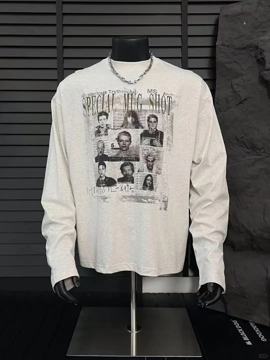 Y2K Letter Long sleeved T shirt Fashion Round Neck Oversized T shirt New Mens Womens Casual Gothic Clothing Tops Streetwear
Y2K Letter Long sleeved T shirt Fashion Round Neck Oversized T shirt New Mens Womens Casual Gothic Clothing Tops Streetwear
