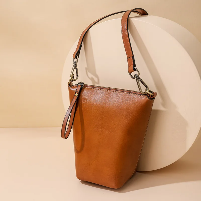 Genuine Leather Mini Top-Layer Cowhide Pure Color Simple Casual Single Shoulder Crossbody Bucket Phone Bag for Women
Genuine Leather Mini Top-Layer Cowhide Pure Color Simple Casual Single Shoulder Crossbody Bucket Phone Bag for Women