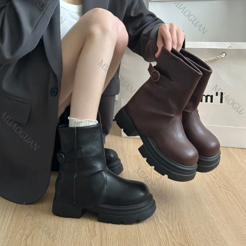 Женские ботильоны в стиле ретро с толстой подошвой, плиссированные, морщинистые, универсальная повседневная женская обувь, однотонные ботинки на толстом высоком каблуке
Женские ботильоны в стиле ретро с толстой подошвой, плиссированные, морщинистые, универсальная повседневная женская обувь, однотонные ботинки на толстом высоком каблуке