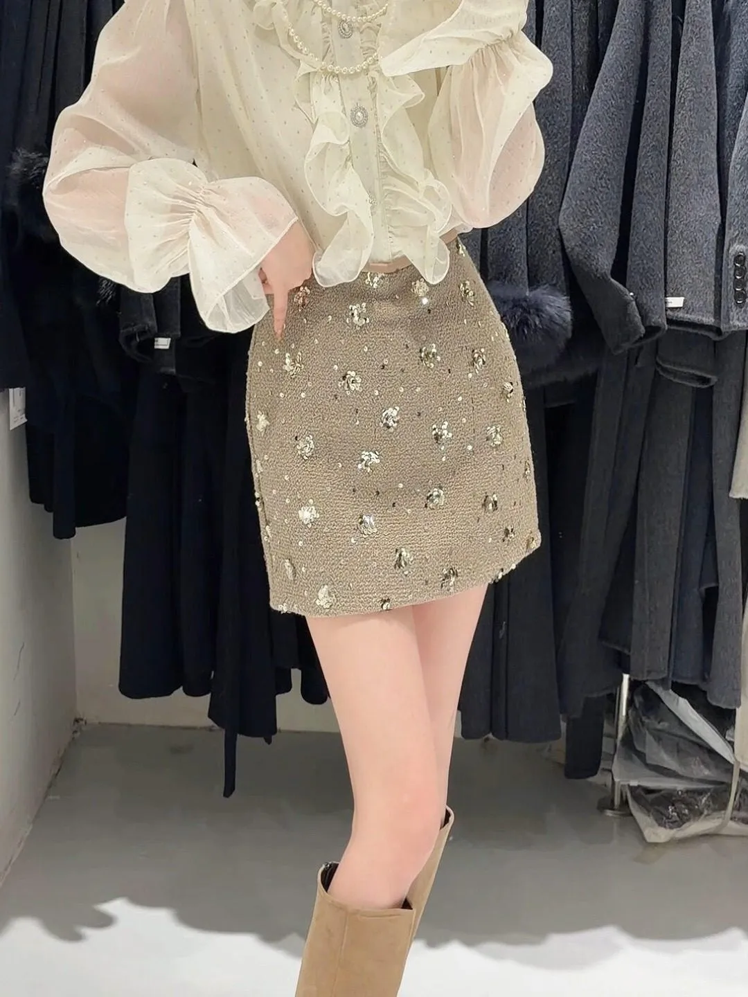 Ретро-юбка из шерсти для женщин, весна-осень, в стиле французского шика, с высокой талией, приталенная, А-силуэт, короткая юбка
Ретро-юбка из шерсти для женщин, весна-осень, в стиле французского шика, с высокой талией, приталенная, А-силуэт, короткая юбка