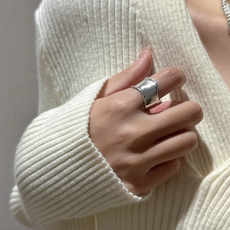 S925 Sterling Silver Smooth Wave Ring Korean Style Simple Niche Design Wedding Suitable Wholesale Jewelry 
S925 Sterling Silver Smooth Wave Ring Korean Style Simple Niche Design Wedding Suitable Wholesale Jewelry
