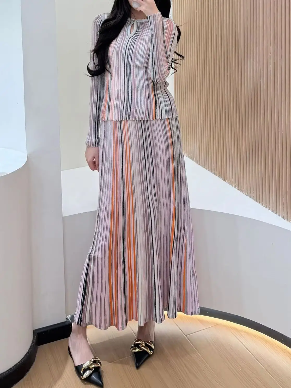 Sequined Striped Women Knitted Set Long Sleeve Round Neck Sweater + Elastic Waist A-Line Long Skirt Casual 2 Colors Knit Suits
Sequined Striped Women Knitted Set Long Sleeve Round Neck Sweater + Elastic Waist A-Line Long Skirt Casual 2 Colors Knit Suits