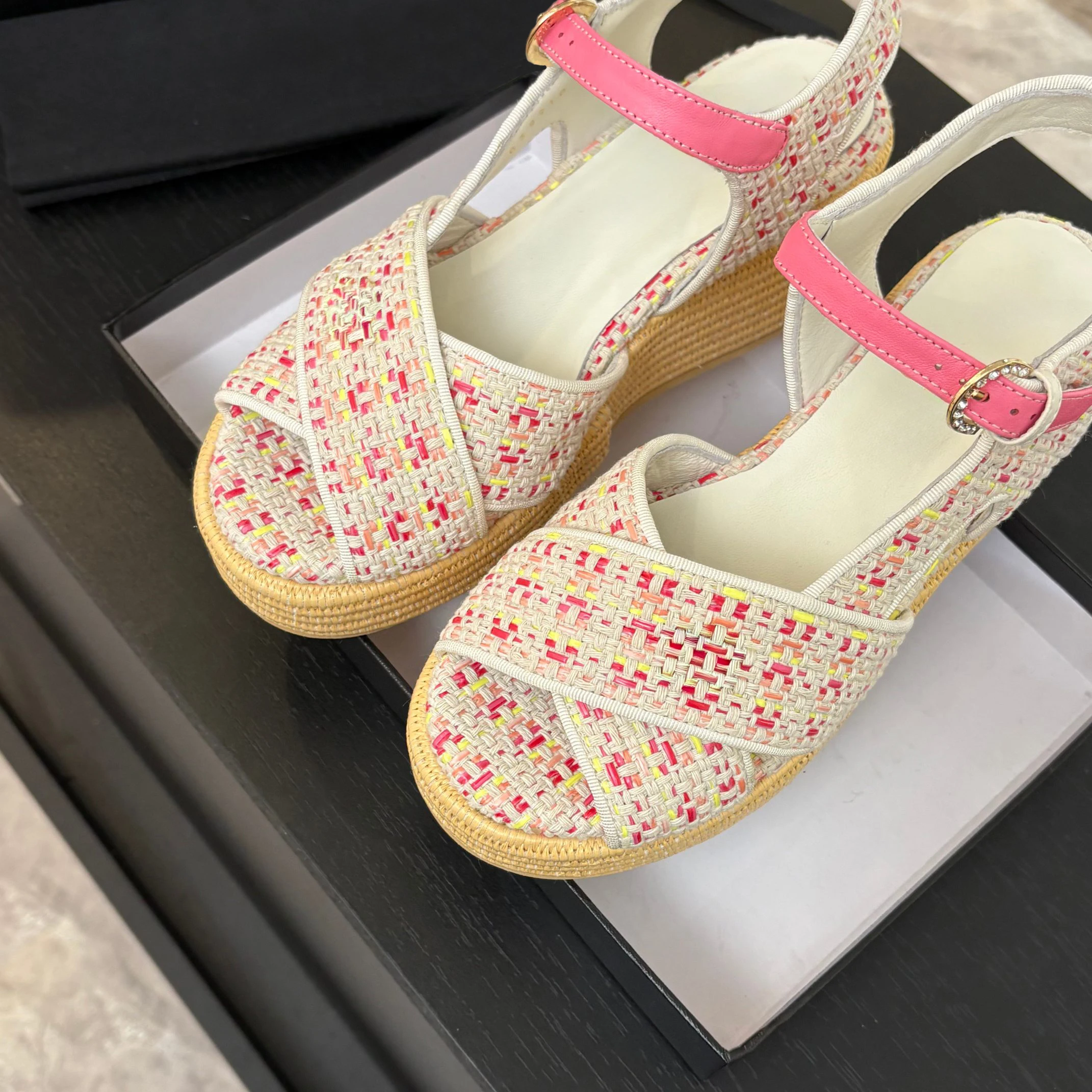 Горячая распродажа: Женские сандалии на танкетке с открытым носком, стильные плетеные туфли на платформе, удобные сандалии на джутовой подошве для летнего отдыха
Горячая распродажа: Женские сандалии на танкетке с открытым носком, стильные плетеные туфли на платформе, удобные сандалии на джутовой подошве для летнего отдыха