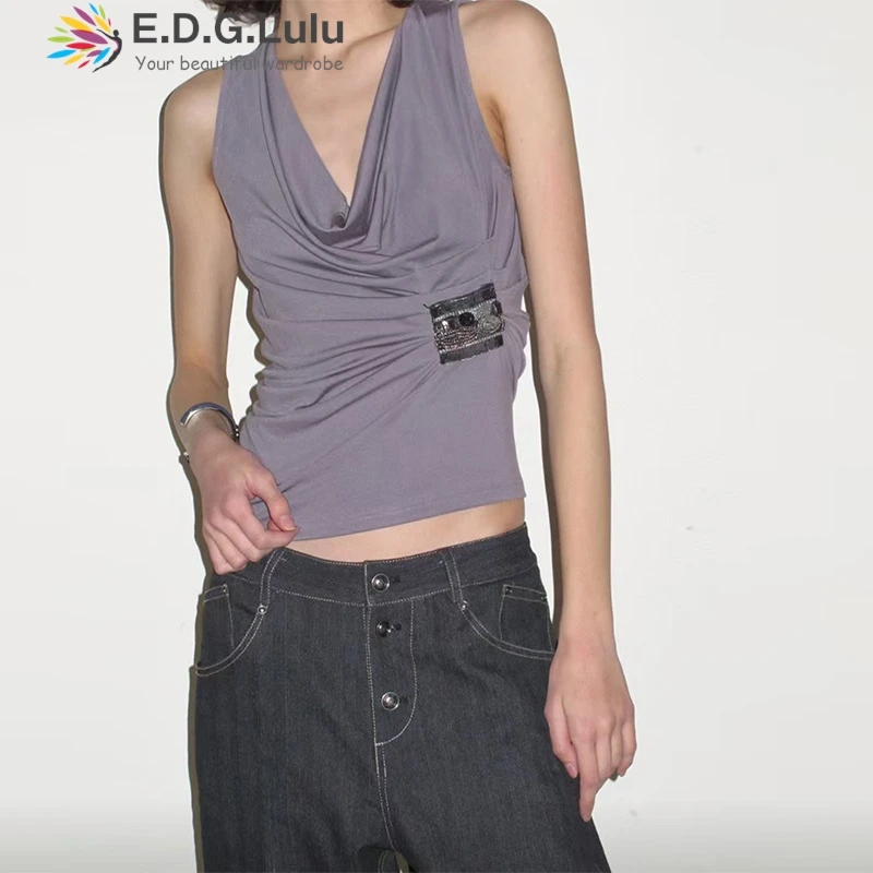 EDGLuLu Spicy Girl V-Neck Pleated Sleeveless Gray Vest For Women's Summer 2025 New Irregular Pleated Vest Top For Casual 0831 
EDGLuLu Spicy Girl V-Neck Pleated Sleeveless Gray Vest For Women's Summer 2025 New Irregular Pleated Vest Top For Casual 0831