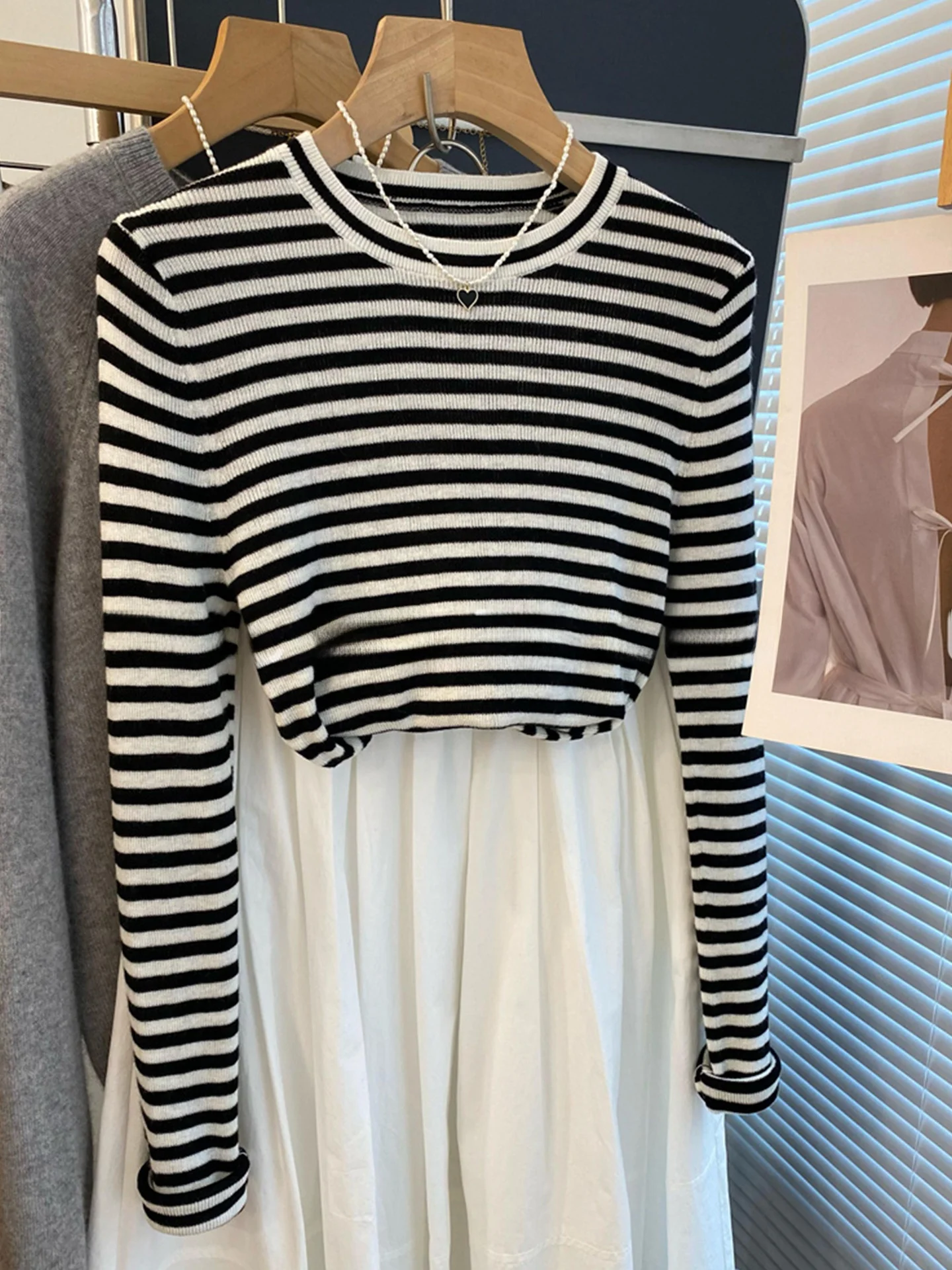 Шикарный корейский полосатый круглый трикотаж Ne Long Sve Base irt, повседневный топ, легкий осенний модный женский топ
Шикарный корейский полосатый круглый трикотаж Ne Long Sve Base irt, повседневный топ, легкий осенний модный женский топ