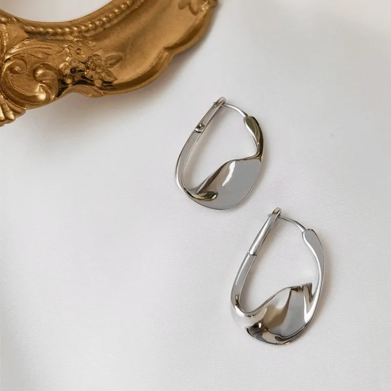 Серьги-гвоздики из серебра S925 пробы, модные и простые, изгиб геометрической формы
Серьги-гвоздики из серебра S925 пробы, модные и простые, изгиб геометрической формы