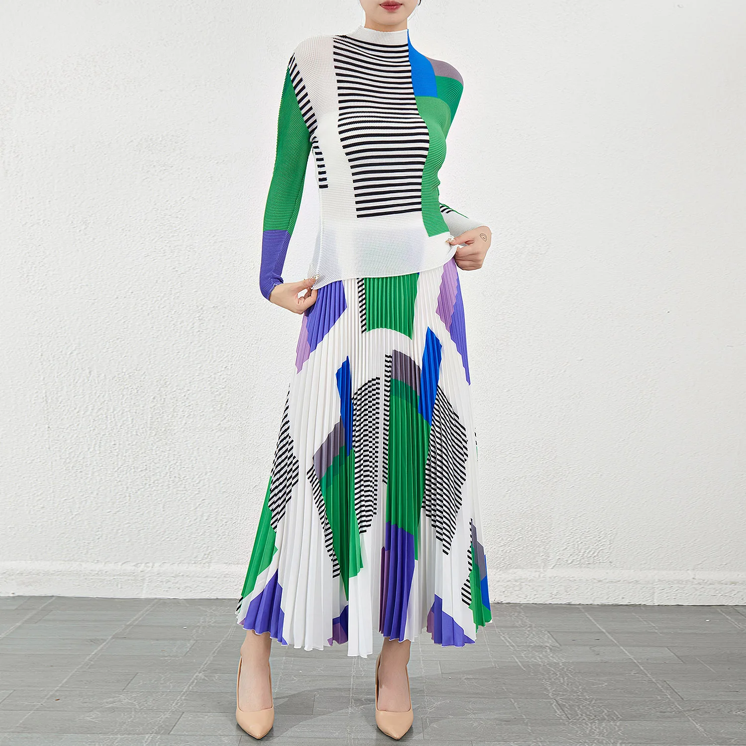 Customizable Design High-Quality Two-Piece Set With Color Block Print Elastic Long-Sleeve Top and Long Pleated Skirt
Customizable Design High-Quality Two-Piece Set With Color Block Print Elastic Long-Sleeve Top and Long Pleated Skirt