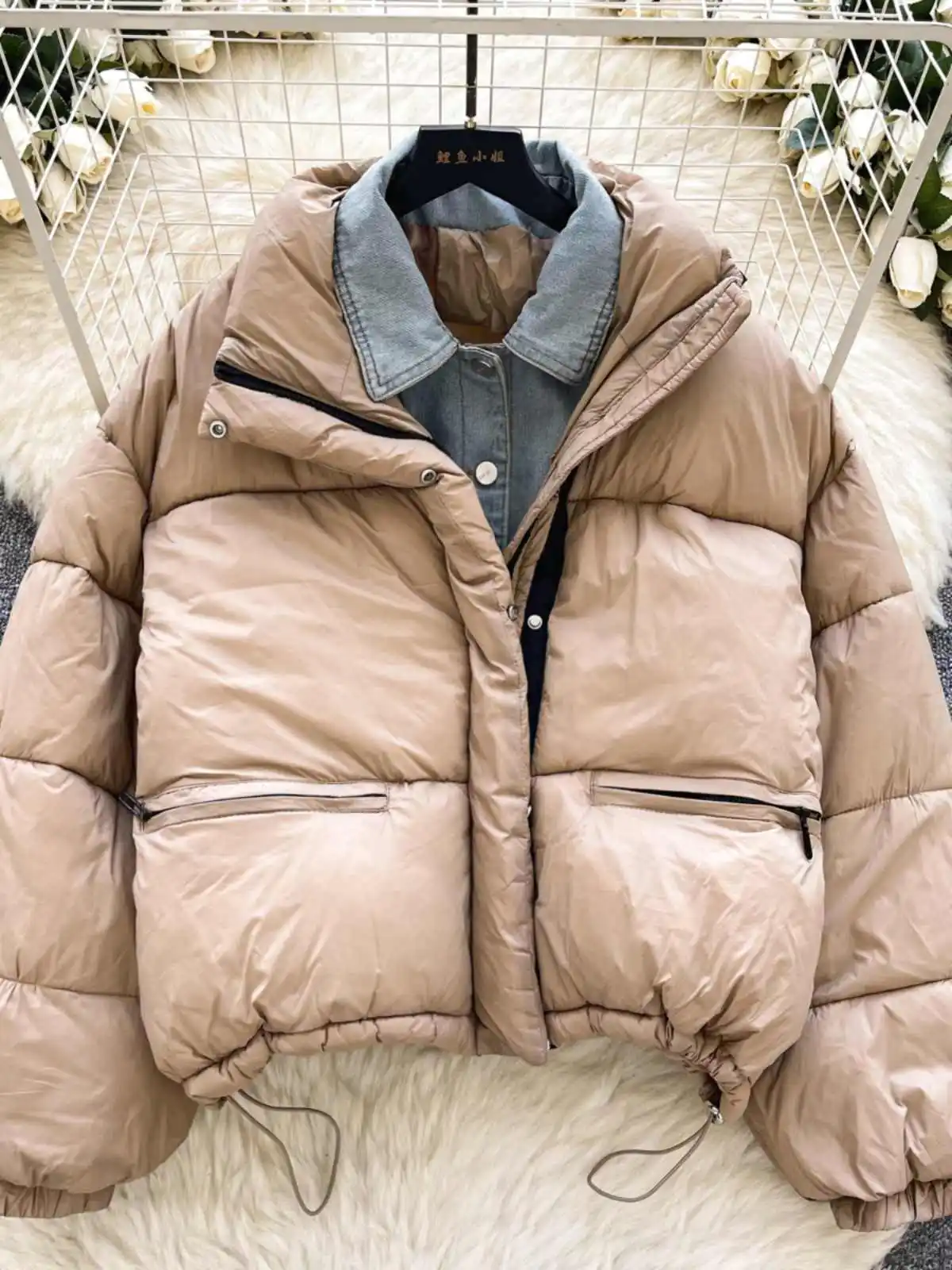 Denim Patchwork Fake Two Pieces Cotton Jakcets Women 2024 New Warm Thicken Bread Coats Female Short Overcoat Winter Outerwear
Denim Patchwork Fake Two Pieces Cotton Jakcets Women 2024 New Warm Thicken Bread Coats Female Short Overcoat Winter Outerwear
