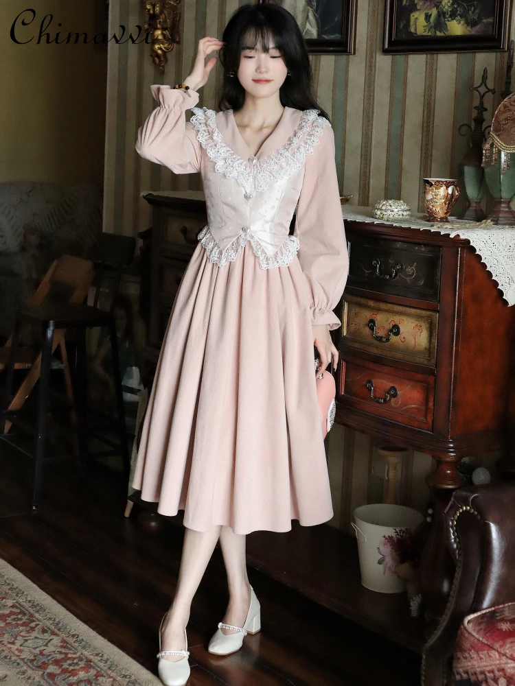 Palace Style Gentle V-neck Women's Dress 2023 Autumn Stitching Lace Fake Two-Piece Dress Petal Sleeve Pearl Slim A- Line Dress
Palace Style Gentle V-neck Women's Dress 2023 Autumn Stitching Lace Fake Two-Piece Dress Petal Sleeve Pearl Slim A- Line Dress