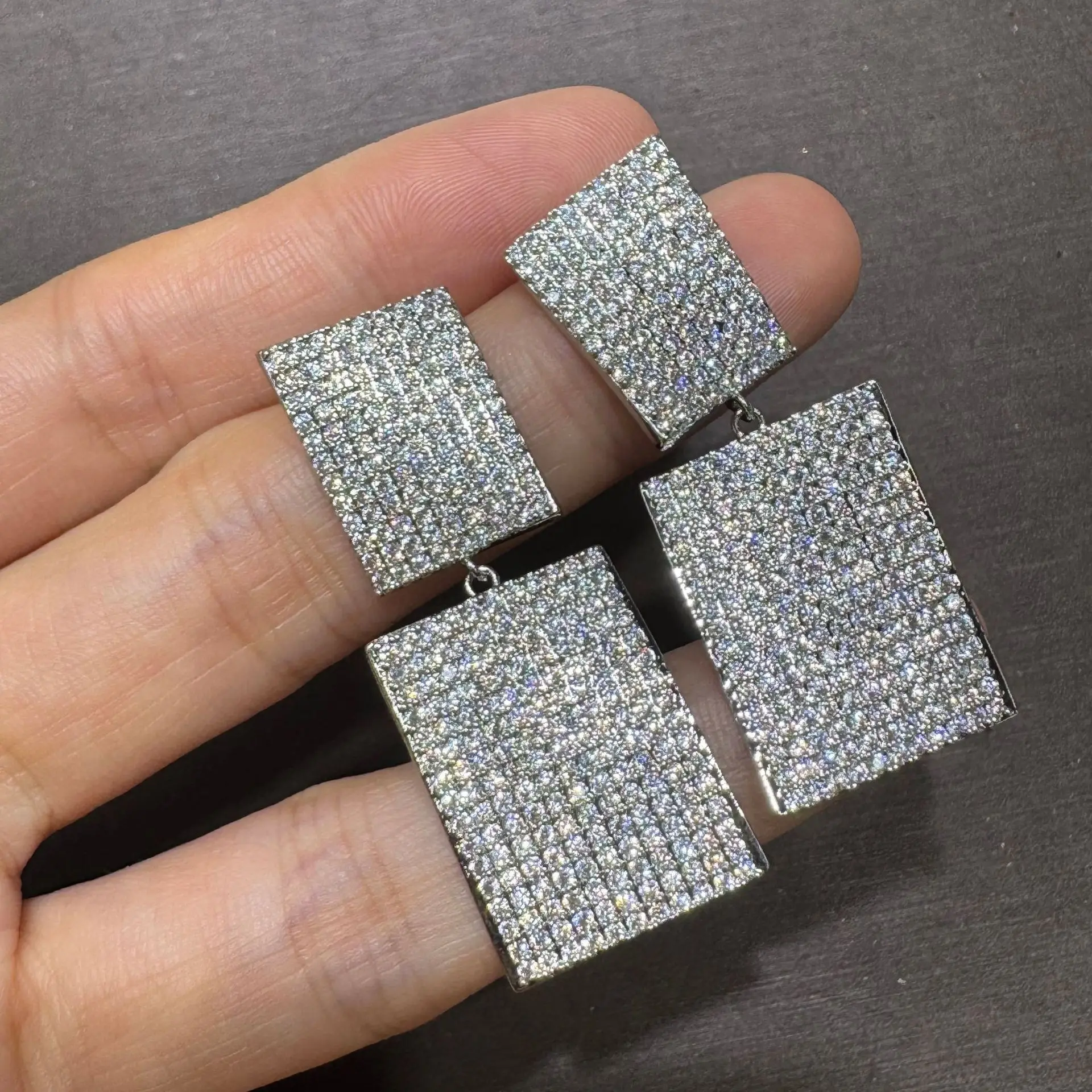 bling bling zirconia earrings for women luxury jewelry dinner party wedding pendant earrings silver gold color pink green zircon
bling bling zirconia earrings for women luxury jewelry dinner party wedding pendant earrings silver gold color pink green zircon