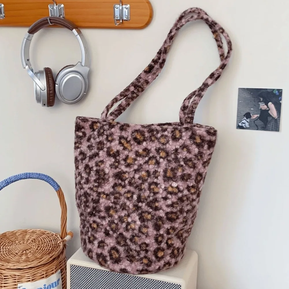 Leopard Tote Bag Leopard Print Desktop Storage Korean Leopard Shopping Bag Double-sided Use Large Capacity Storage Shoulder Bag
Leopard Tote Bag Leopard Print Desktop Storage Korean Leopard Shopping Bag Double-sided Use Large Capacity Storage Shoulder Bag