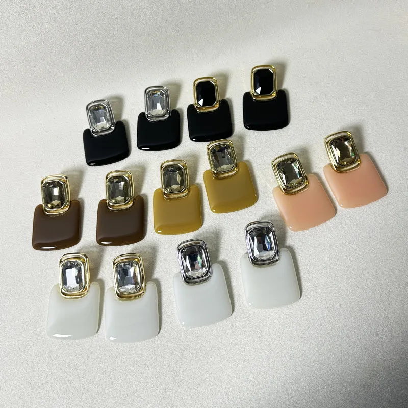 High-end mirror resin geometric square gemstone earrings
High-end mirror resin geometric square gemstone earrings