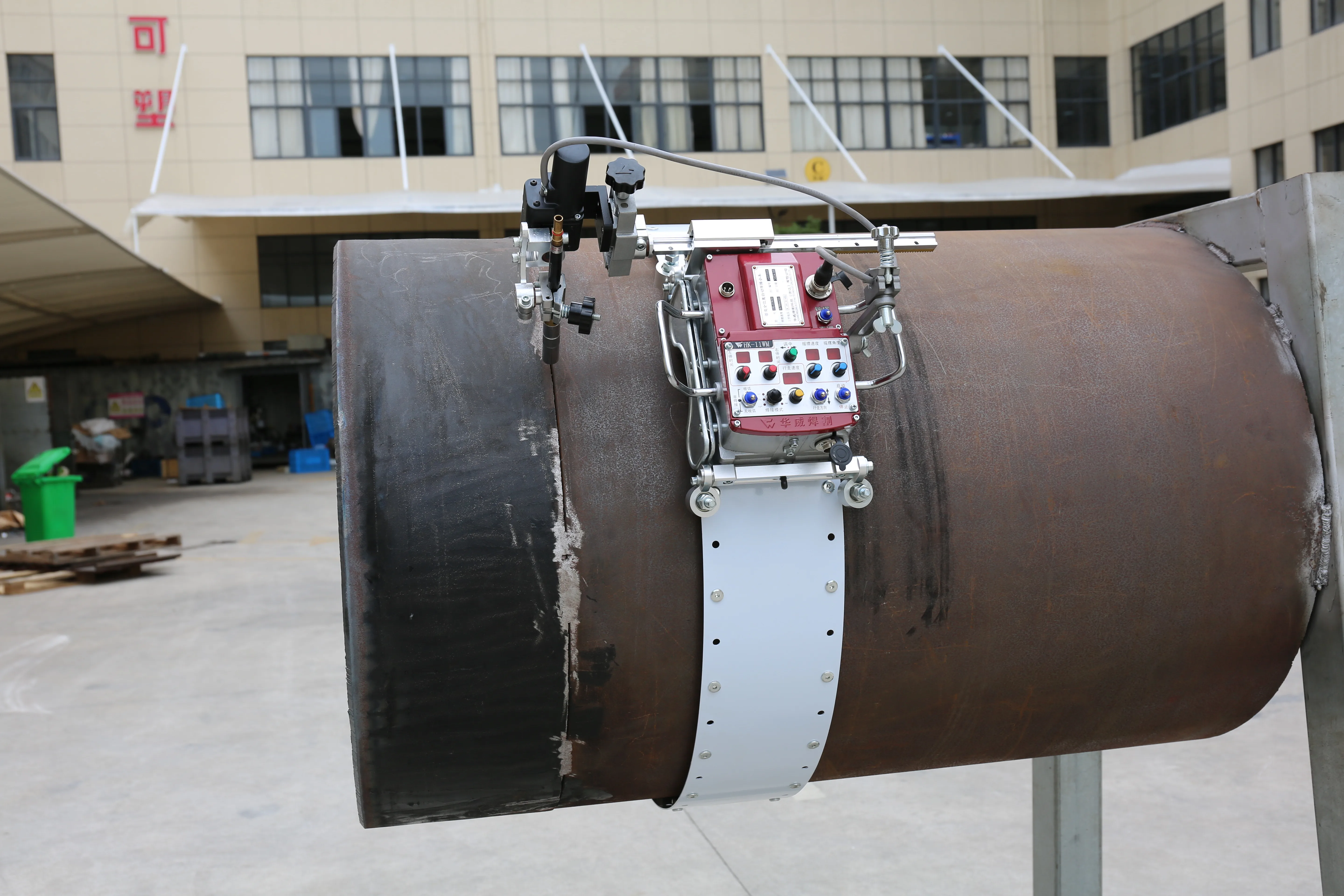 Сварочная каретка 11WM с двойным поворотом и осцилляцией
Сварочная каретка 11WM с двойным поворотом и осцилляцией