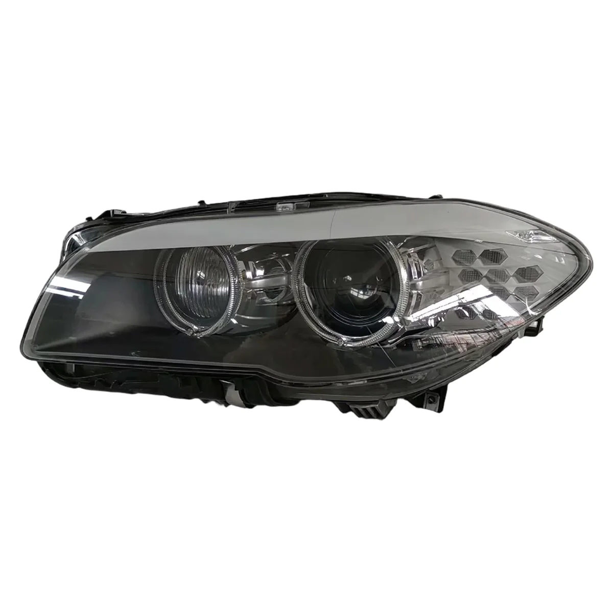 Для BMW F10 F18 светодиодные фары в европейской версии в сборе с адаптивным 2010-2013 годом 63117271911 / 63117271912
Для BMW F10 F18 светодиодные фары в европейской версии в сборе с адаптивным 2010-2013 годом 63117271911 / 63117271912