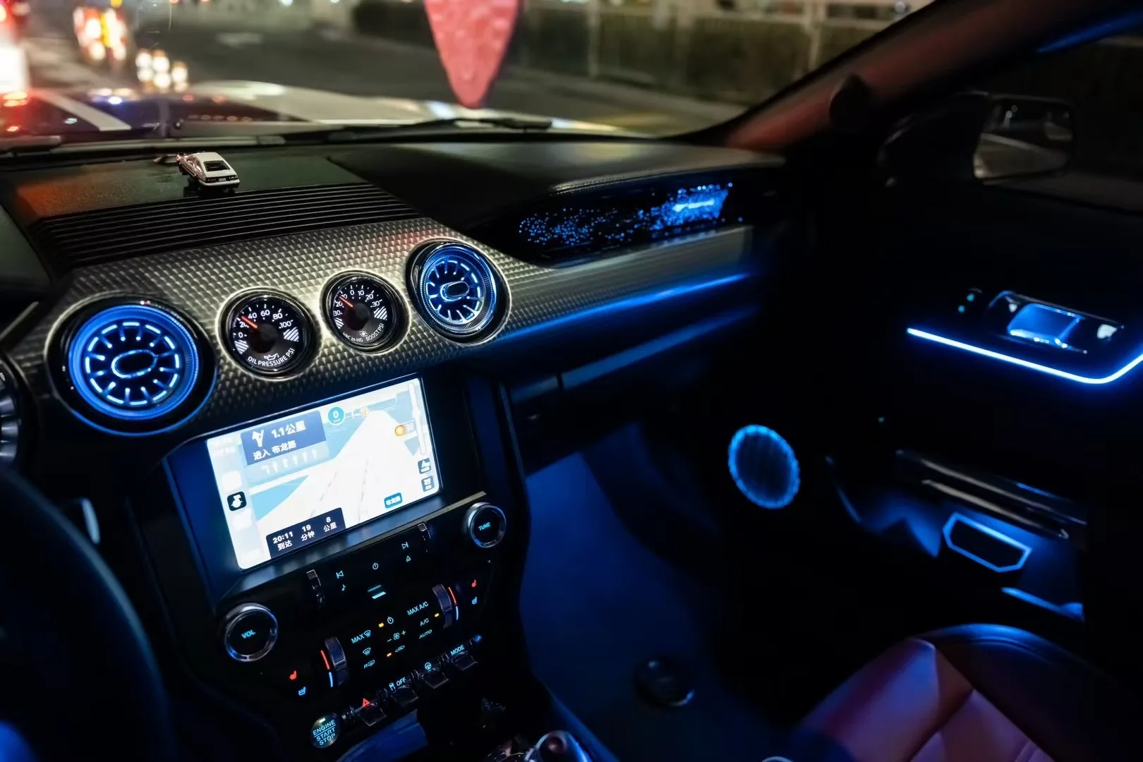 Атмосферный светильник для Ford Mustang 2015-2023, интерьерный светодиодный дисплей, аксессуары для развлечений автомобиля, все окружающее освещение автомобиля 
Атмосферный светильник для Ford Mustang 2015-2023, интерьерный светодиодный дисплей, аксессуары для развлечений автомобиля, все окружающее освещение автомобиля
