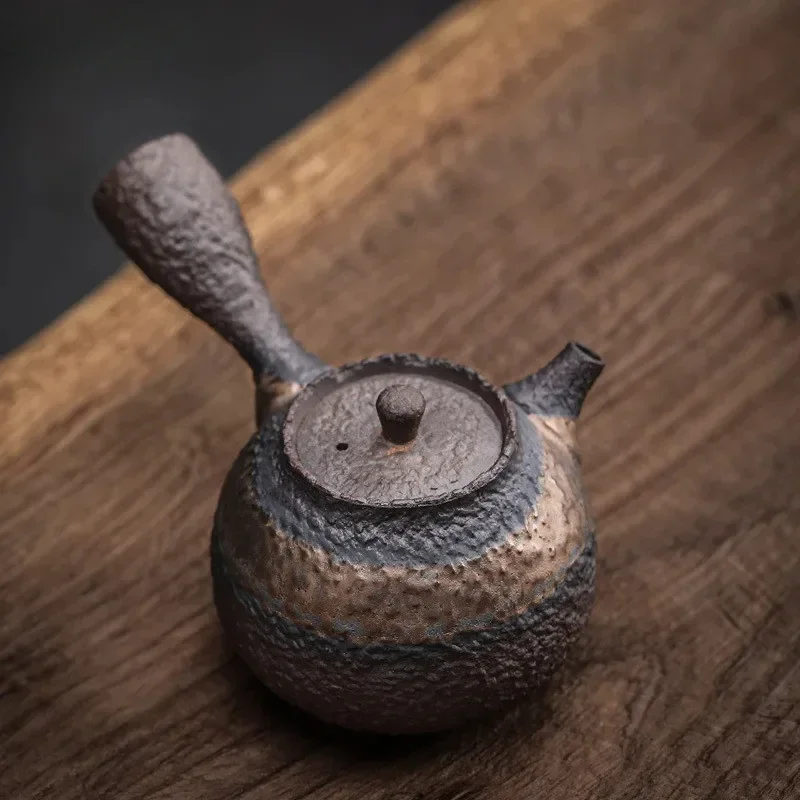 Japanese Rough Pottery Stone Pattern Pot Side Handle Handmade Teapot Retro Ceramic Tea Set Pu'er Tea Maker Portable Tea Pot
Japanese Rough Pottery Stone Pattern Pot Side Handle Handmade Teapot Retro Ceramic Tea Set Pu'er Tea Maker Portable Tea Pot