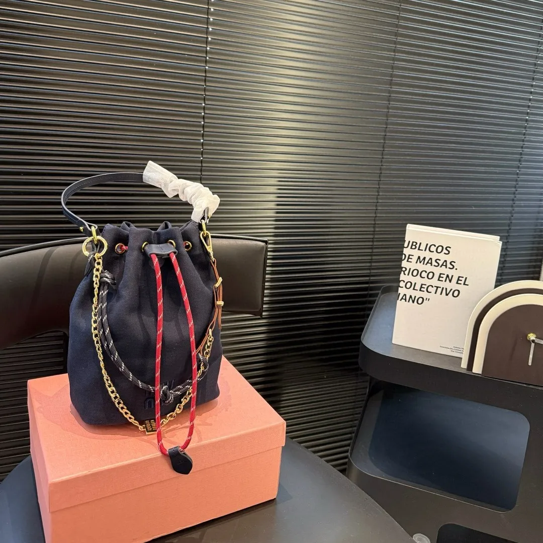 Сумка-кроссбоди для женщин, легкая сумка через плечо, модная сумочка с регулируемым ремнем для путешествий, работы и повседневного использования.
Сумка-кроссбоди для женщин, легкая сумка через плечо, модная сумочка с регулируемым ремнем для путешествий, работы и повседневного использования.