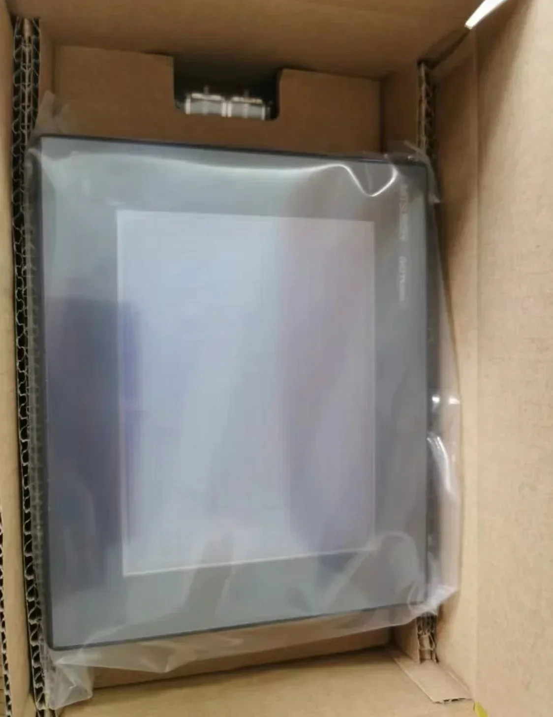 Оригинальный контроллер HMI GT1150 QLBD GOT1000, сенсорный экран 5,7 дюйма HMI
Оригинальный контроллер HMI GT1150 QLBD GOT1000, сенсорный экран 5,7 дюйма HMI