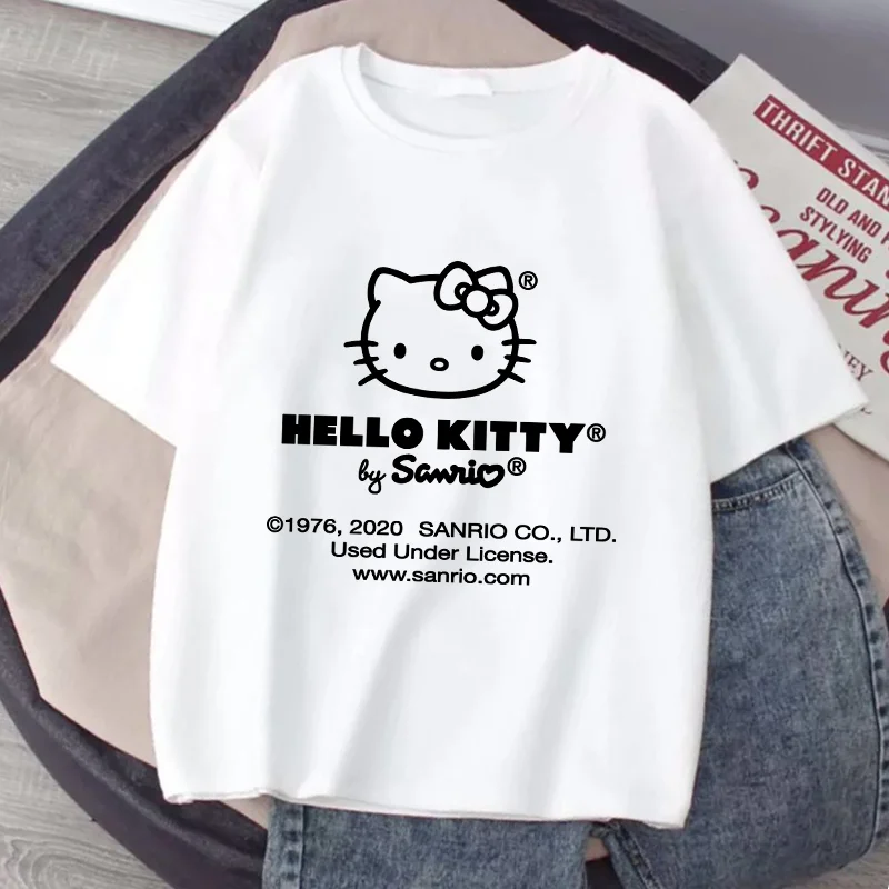 Hello Kitty, женские модные футболки, летняя одежда для взрослых, хлопковая футболка с короткими рукавами и графическим принтом в стиле аниме, вечерние подарки, футболка
Hello Kitty, женские модные футболки, летняя одежда для взрослых, хлопковая футболка с короткими рукавами и графическим принтом в стиле аниме, вечерние подарки, футболка