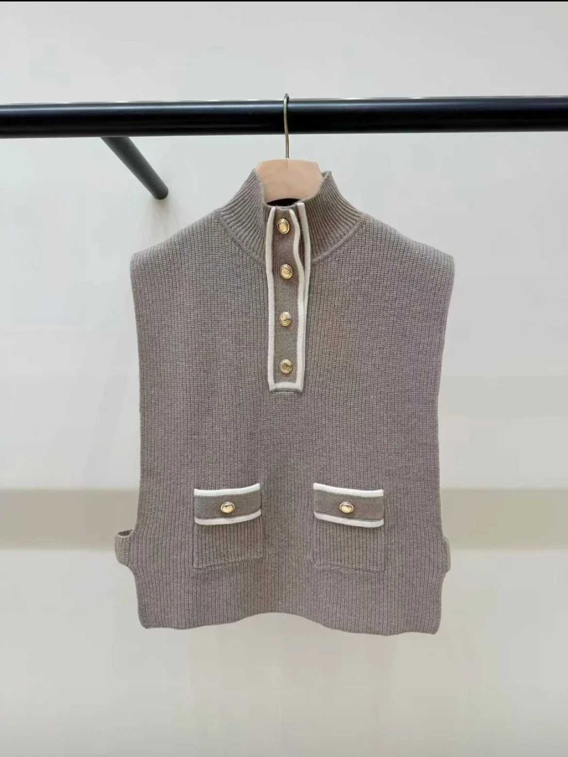 Adjustable Half-High Collar Sleeveless Knitted Vest Coffee Color HEIDD Early Spring Fashion Women's Comfortable Breathable Top
Adjustable Half-High Collar Sleeveless Knitted Vest Coffee Color HEIDD Early Spring Fashion Women's Comfortable Breathable Top