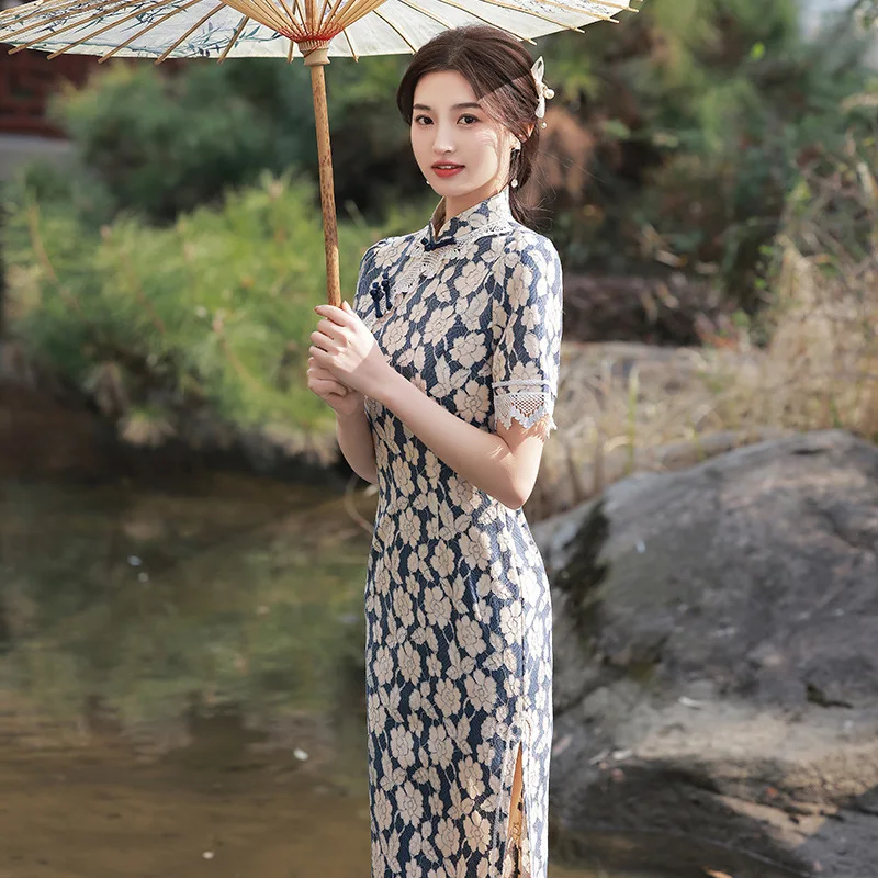 Embroidery Flower Chinese Stand Collar Cheongsam Dress Elegant Retro Lace Trim Qipao Vintage Button Wedding Party Gown Vestidos
Embroidery Flower Chinese Stand Collar Cheongsam Dress Elegant Retro Lace Trim Qipao Vintage Button Wedding Party Gown Vestidos