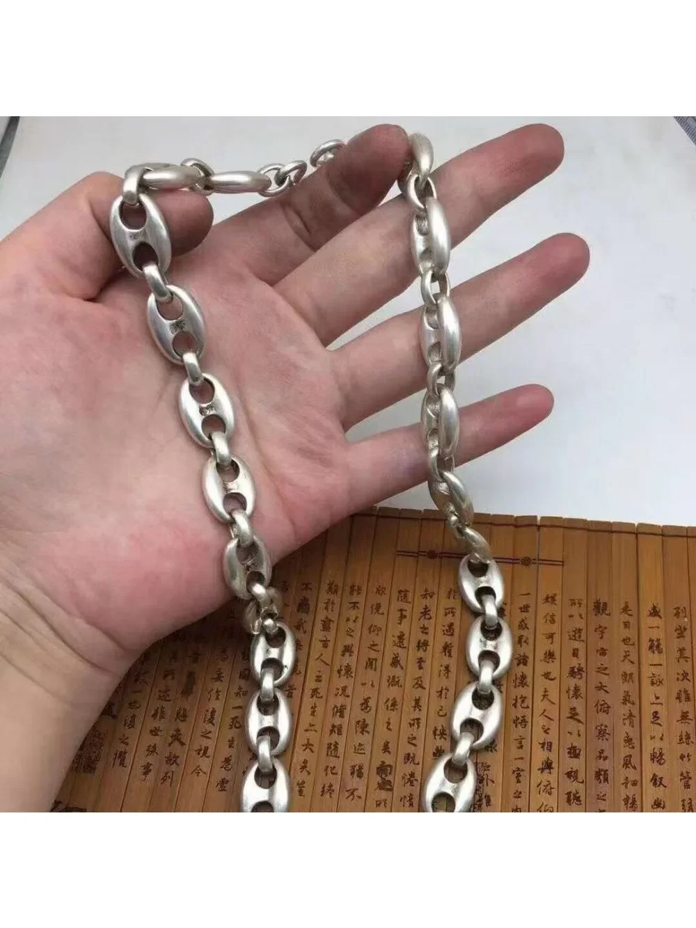 Лидер продаж, редкое китайское Мяо S925, тибетское серебро, ожерелье ручной работы, ювелирные изделия, благородный подарок для мужчин и женщин, модные модные украшения
Лидер продаж, редкое китайское Мяо S925, тибетское серебро, ожерелье ручной работы, ювелирные изделия, благородный подарок для мужчин и женщин, модные модные украшения