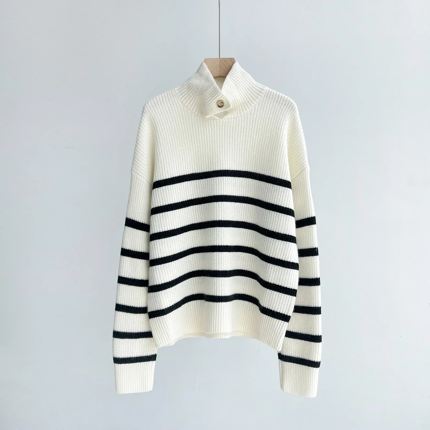 Winter And 2023 New Autumn Women's ClothingTurtleneck Buttons Black and White Striped Sweater 1018
Winter And 2023 New Autumn Women's ClothingTurtleneck Buttons Black and White Striped Sweater 1018