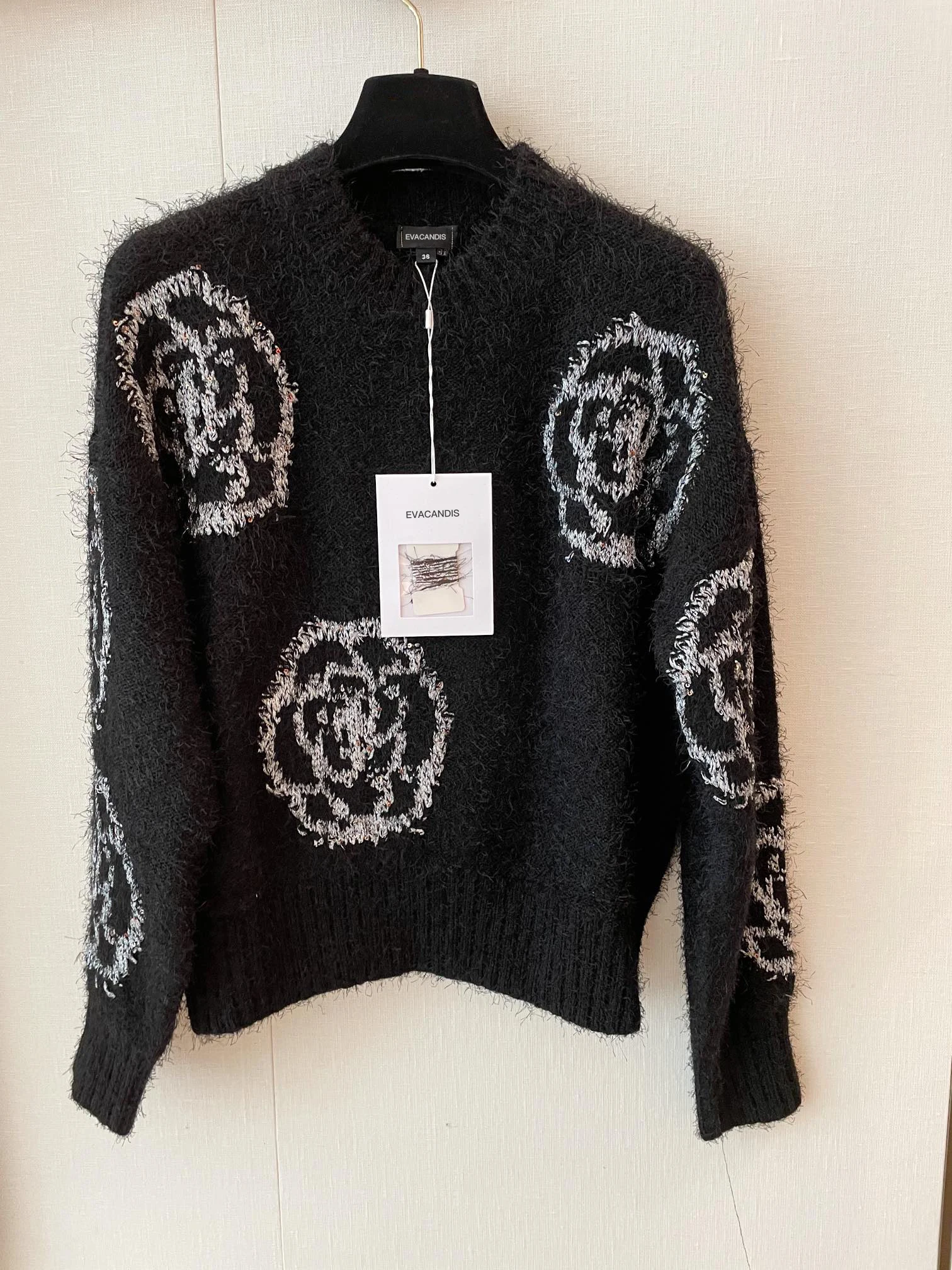 EVACANDIS Women Sequins Flower Pattern Silk Wool Cashmere O-Neck Knitted Pullover Tops Long Sleeve Loose Elegant Chic Sweater
EVACANDIS Women Sequins Flower Pattern Silk Wool Cashmere O-Neck Knitted Pullover Tops Long Sleeve Loose Elegant Chic Sweater