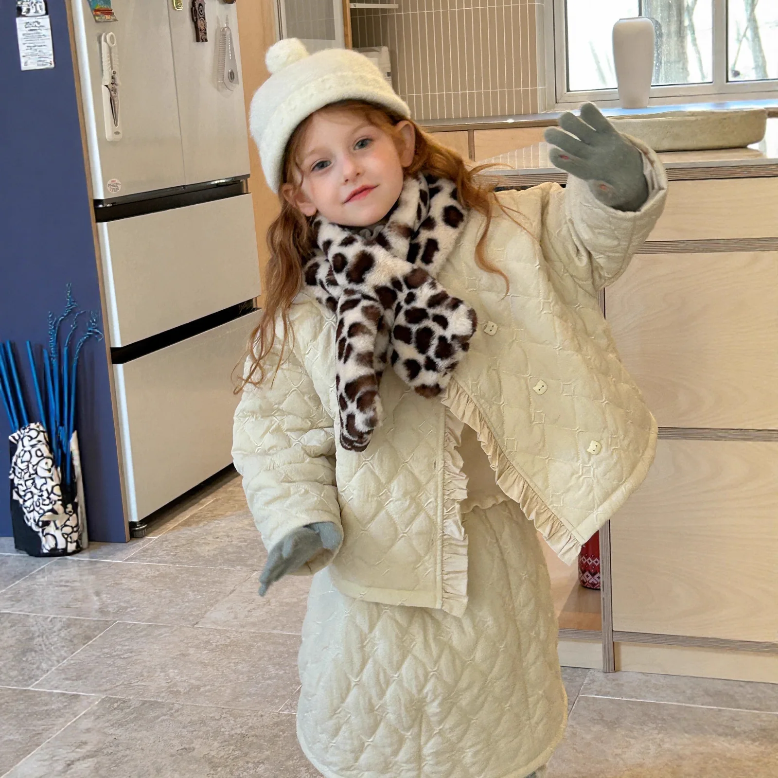 Зимний комплект одежды из 2 предметов для девочек от 1 до 10 лет, плотные теплые детские парки на пуговицах с хлопковой подкладкой, милые стеганые юбки, наряды
Зимний комплект одежды из 2 предметов для девочек от 1 до 10 лет, плотные теплые детские парки на пуговицах с хлопковой подкладкой, милые стеганые юбки, наряды