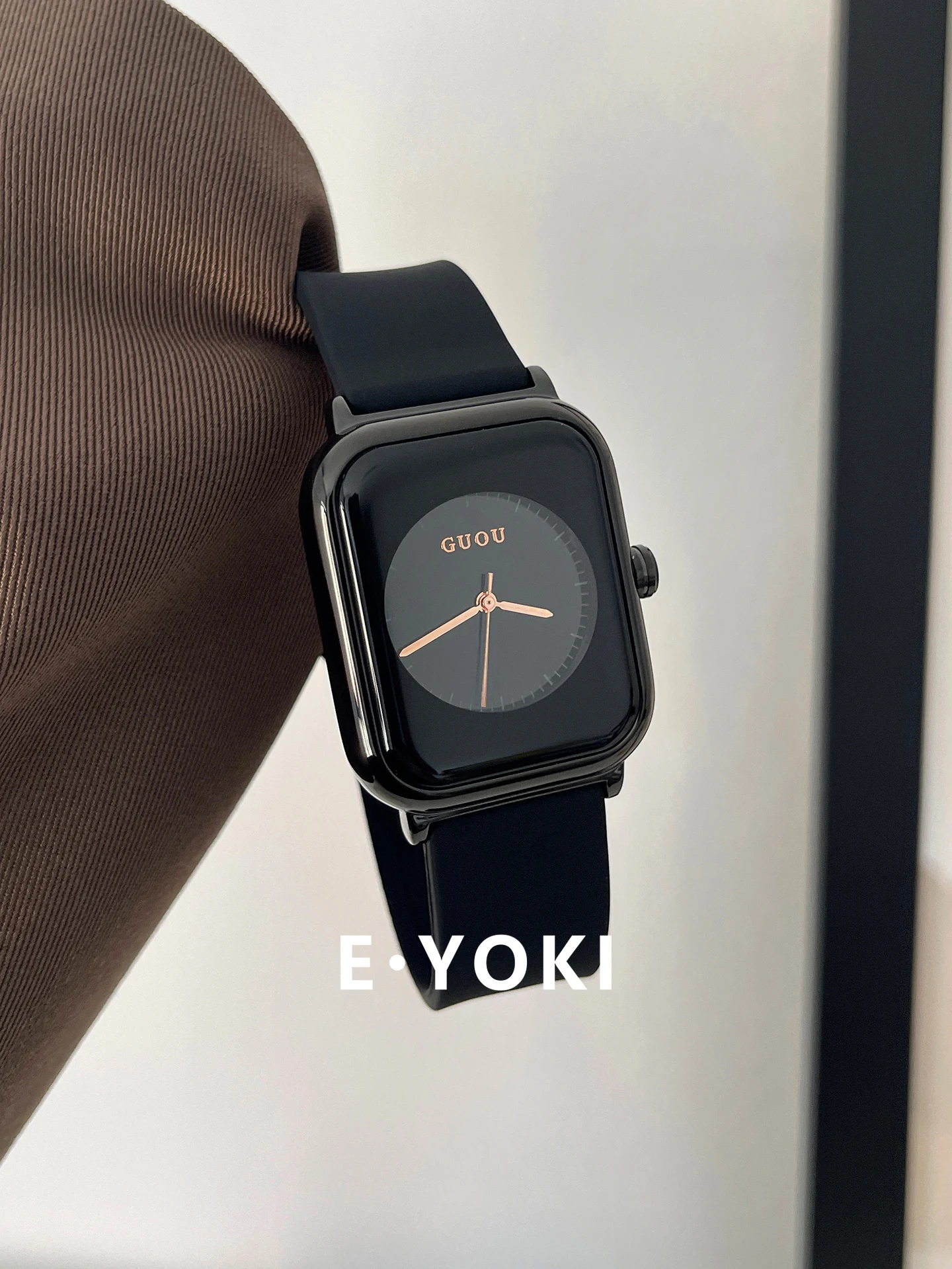 Black and gold Apple dial leopard print silicone women's luxury fashion trend women's watch women's high-end watch
Black and gold Apple dial leopard print silicone women's luxury fashion trend women's watch women's high-end watch