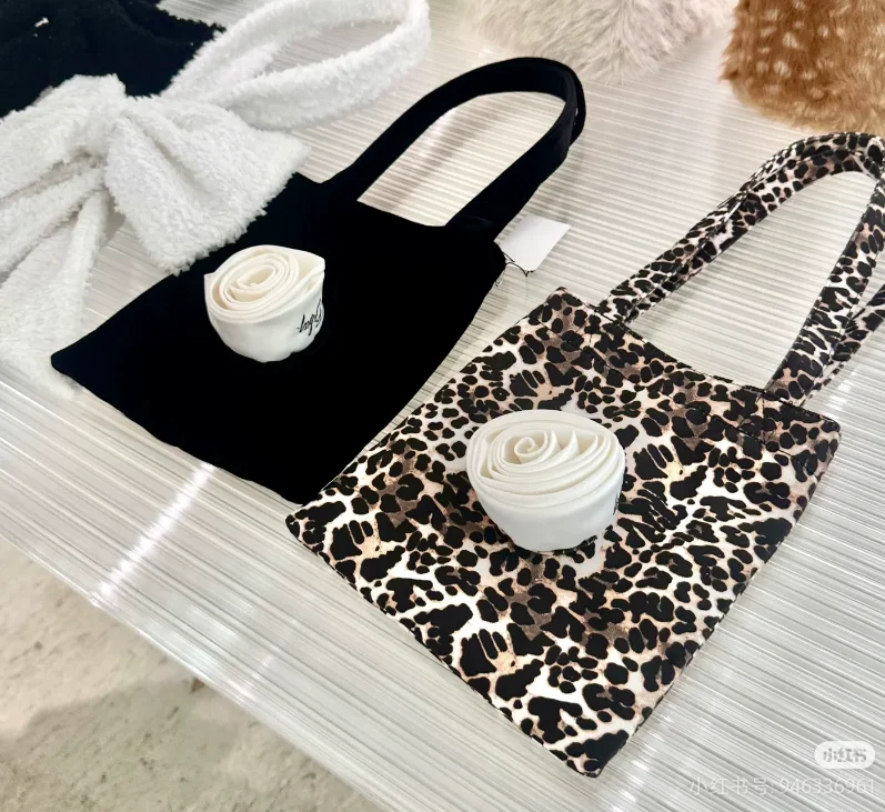 Top-Handle Bags Exquisite Flower Velvet Satchel Bag Fashion Elegant Shoulder Bag 2025 New Women's Handbags Japanese Niche Style
Top-Handle Bags Exquisite Flower Velvet Satchel Bag Fashion Elegant Shoulder Bag 2025 New Women's Handbags Japanese Niche Style