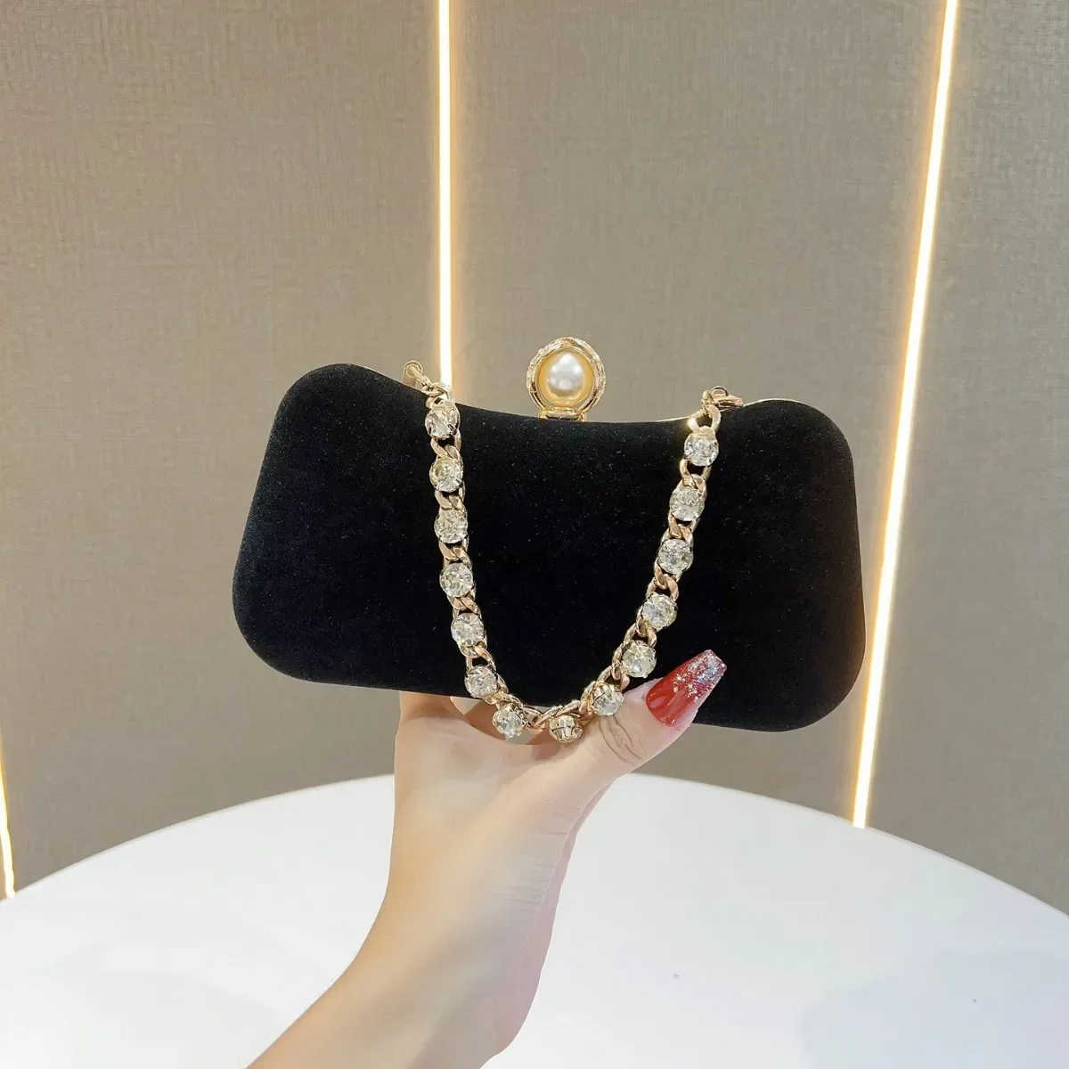 Winter Black Velvet Small Clutches For Women Crystal Chain Handbag Shoulder Bags Wedding Party Dinner Evening Bags bolso mujer
Winter Black Velvet Small Clutches For Women Crystal Chain Handbag Shoulder Bags Wedding Party Dinner Evening Bags bolso mujer