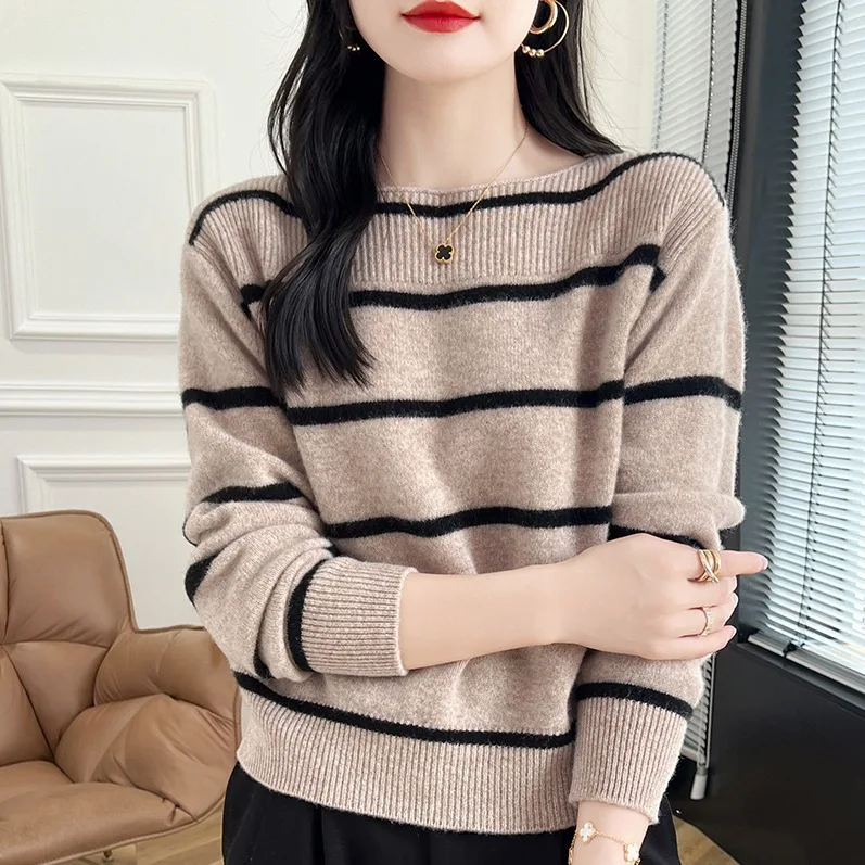 Sweater Autumn/Winter New Collection: Sheepskin Knitted Striped One Piece Collar, Fashionable and Loose, Women's Time Set Hoodie
Sweater Autumn/Winter New Collection: Sheepskin Knitted Striped One Piece Collar, Fashionable and Loose, Women's Time Set Hoodie