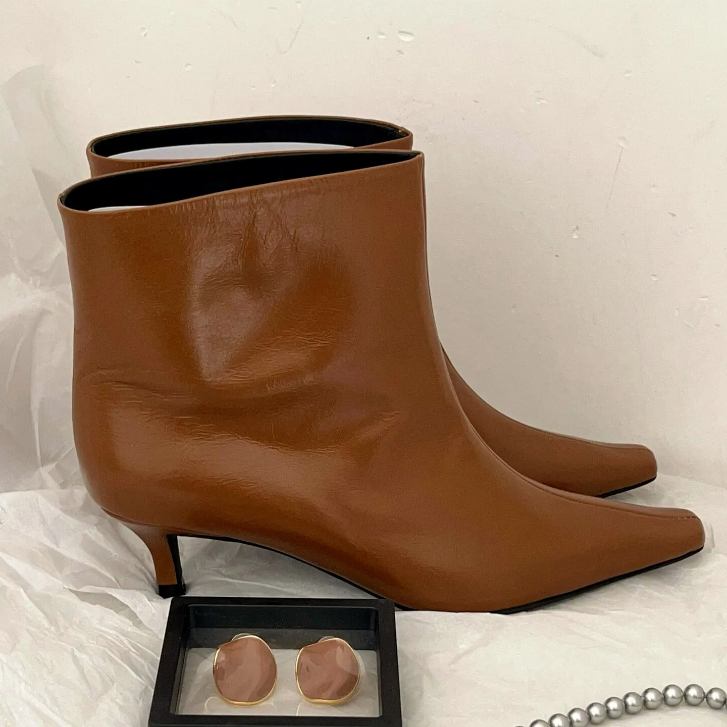 Brown Pointed Toe Short Boots Fall Fashion Women Shoes Low Heels Zapatos Mujer Ankle High Botas Femininas
Brown Pointed Toe Short Boots Fall Fashion Women Shoes Low Heels Zapatos Mujer Ankle High Botas Femininas